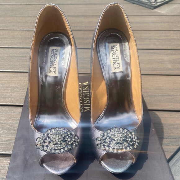 Badgley Mischka Goodie lll Peep Toe Pump High Heels in Pewter Silver - Brand New - Picture 8 of 13
